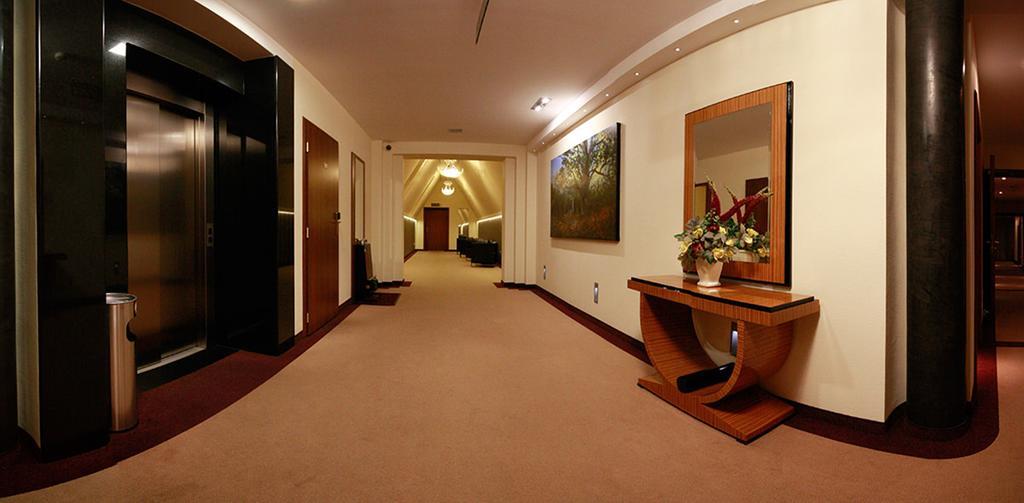 שייראדז Hotel Na Polboru מראה חיצוני תמונה